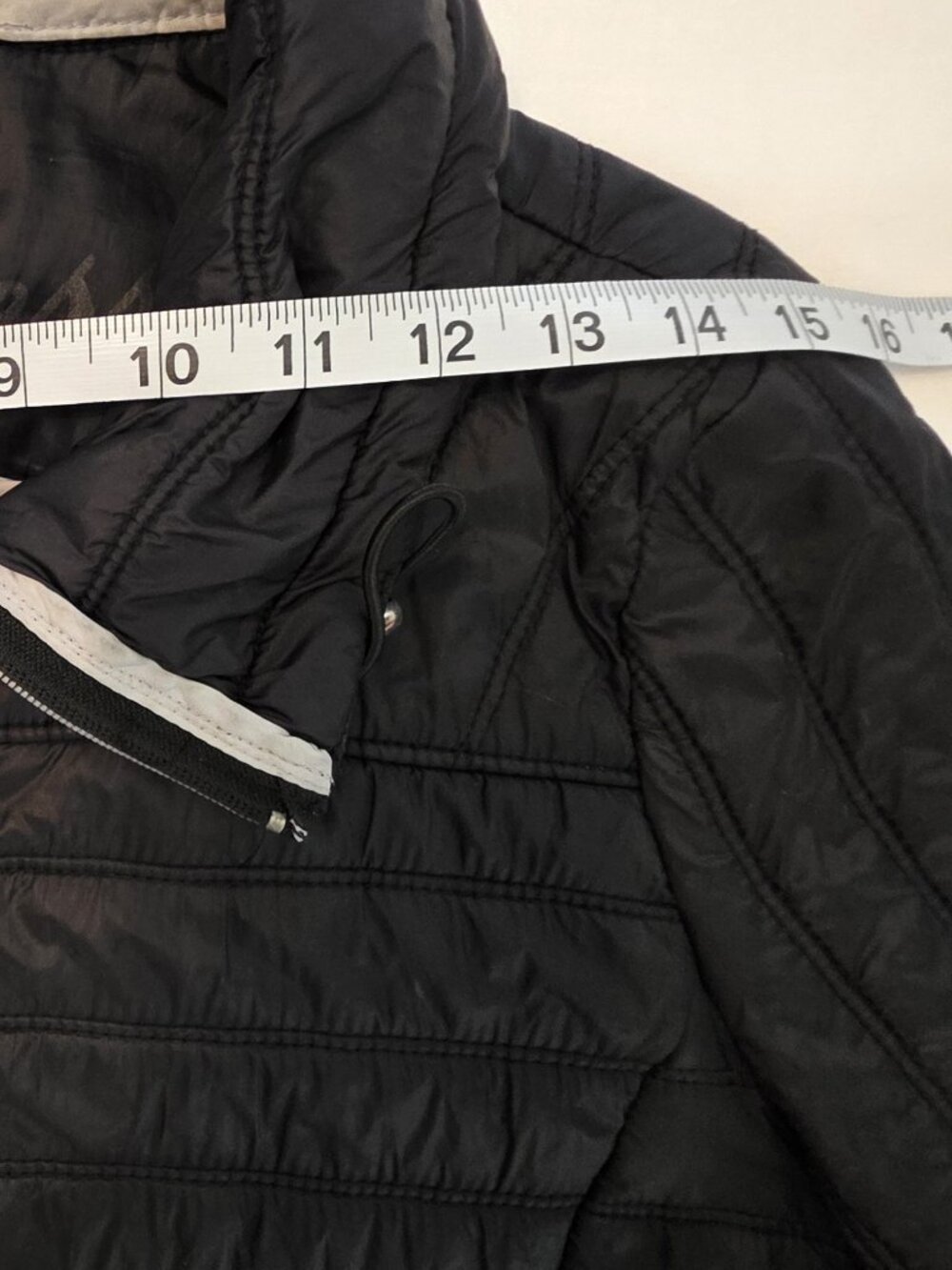 Guess Packable Quilted Lightweight Puffer Jacket — Size S / CH / P - Picture 10 of 14